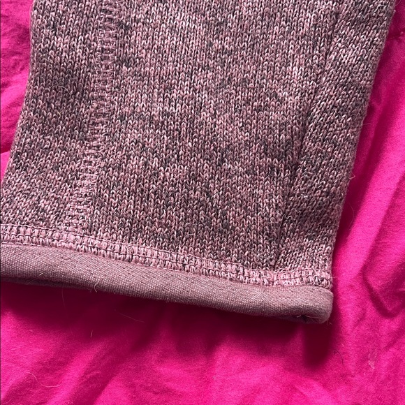 Patagonia Women’s 1/4 zip Heathered Purple Fleece Pullover - Picture 4 of 8